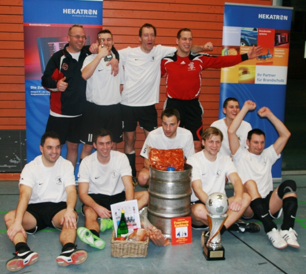 Siegermannschaft beim Fußballwettbewerb Hekatron-Cup (Foto: Feuerwehr Heidelberg) Siegermannschaft beim Fußballwettbewerb Hekatron-Cup (Foto: Feuerwehr Heidelberg)