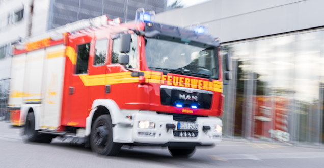 vorbeifahrendes Löschfahrzeug