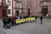 Eine Pilger*innengruppe wird in der Altstadt von Christina Reiß begrüßt. Foto Stadt Heidelberg Eine Pilger*innengruppe wird in der Altstadt von Christina Reiß begrüßt.