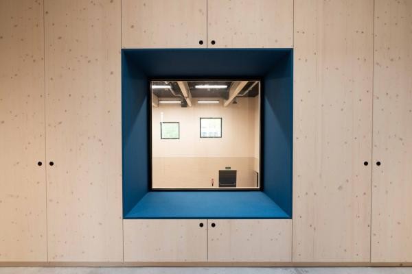 Spannender Einblick in den neuen Saal von Heidelbergs größter Freizeiteinrichtung für Kinder, Jugendliche und Familien - dem Haus der Jugend. (Foto: Leone Schuch, Hochbauamt Heidelberg) Spannender Einblick in den neuen Saal von Heidelbergs größter Freizeiteinrichtung für Kinder, Jugendliche und Familien - dem Haus der Jugend.