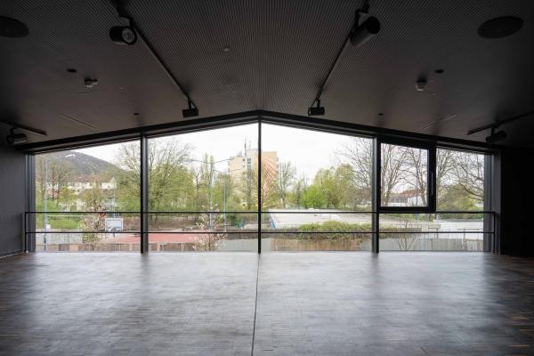 Der große Tanzraum im neuen Haus der Jugend in Heidelberg. (Foto: Leone Schuch, Hochbauamt Heidelberg) Der große Tanzraum im neuen Haus der Jugend in Heidelberg.