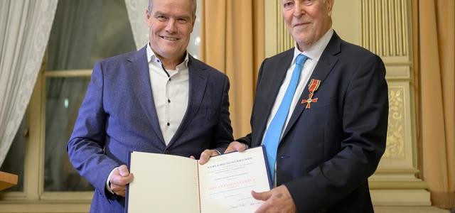 Oberbürgermeister Eckart Würzner (links) und Hans W. Berg im Spiegelsaal des Prinz Carl.