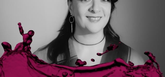 Eine Frau mit dunklen Haaren auf einem Plakat