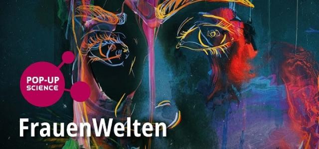 Ein Plakat mit einem bunten gemalten Frauengesicht im Hintergrund.