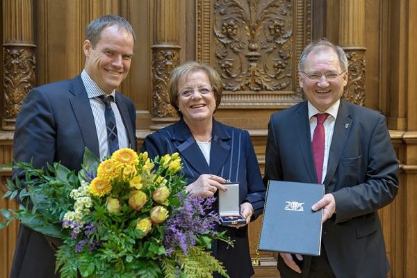 Kreishandwerksmeisterin Margot Preisz erhält das Bundesverdienstkreuz (Foto: Rothe) Kreishandwerksmeisterin Margot Preisz erhält das Bundesverdienstkreuz (Foto: Rothe)