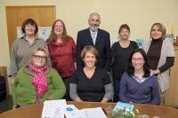 Bürgermeister Wolfgang Erichson beim Besuch des „BiBeZ e. V.“ gemeinsam mit BiBeZ-Mitarbeiterinnen und Vertreterinnen des Vorstands (v.l.): Anna Thesing und Claudia Weitzel von BiBeZ, Eva Maierl vom städtischen Amt für Chancengleichheit, Susanne Völker vom BiBeZ, Bürgermeister Wolfgang Erichson, Claudia Klein, Janina Münch und Katrin Akdeniz, alle drei von BiBeZ. (Foto: Rothe) Bürgermeister Wolfgang Erichson beim Besuch des „BiBeZ e. V.“ gemeinsam mit BiBeZ-Mitarbeiterinnen und Vertreterinnen des Vorstands (v.l.): Anna Thesing und Claudia Weitzel von BiBeZ, Eva Maierl vom städtischen Amt für Chancengleichheit, Susanne Völker vom BiBeZ, Bürgermeister Wolfgang Erichson, Claudia Klein, Janina Münch und Katrin Akdeniz, alle drei von BiBeZ. (Foto: Rothe)