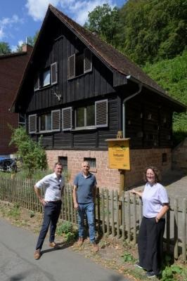 Gemeinsam mit Mitarbeitenden des städtischen Umweltamtes besuchte Bürgermeister Raoul Schmidt-Lamontain auch das Forsthaus in Handschuhsheim sowie einen der städtischen Waldkindergärten. (Foto: Philipp Rothe) Gemeinsam mit Mitarbeitenden des städtischen Umweltamtes besuchte Bürgermeister Raoul Schmidt-Lamontain auch das Forsthaus in Handschuhsheim .