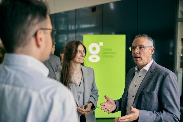 Anna Schmidt und Jan Kotulla im Gespräch bei der "Connect Green". (Foto: Dietrich Bechtel) Anna Schmidt und Jan Kotulla im Gespräch bei der "Connect Green".
