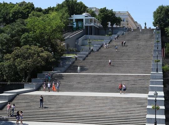 Die Potemkinsche Treppe mit 192 Stufen in Odessa. (Foto: Stadt Odessa) Treppe mit vielen Stufen.