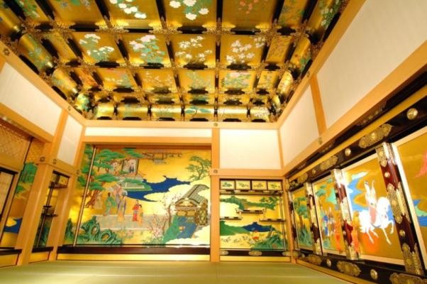 Kumamoto Honmaru Goten Palast mit besonderer Decke (Foto: Stadt Kumamoto) Kumamoto Honmaru Goten Palast mit besonderer Decke (Foto: Stadt Kumamoto)