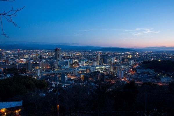 Kumamoto bei Nacht. (Foto: Stadt Kumamoto) Kumamoto bei Nacht. (Foto: Stadt Kumamoto)