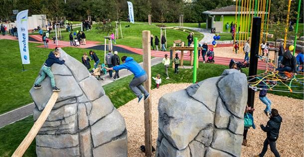 "alla hopp" Anlage im Harbigweg (Foto: Dittmer) Kletterfelsen "alla hopp" Anlage im Harbigweg