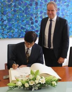 01-bild-2019-Goldenes Buch-Generalkonsul-korea-wuerzner-by-heidelberg