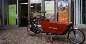 Das Lasten-fahrrad hat vor dem Lenker eine große Box mit der man schwere Dinge transportieren kann (Foto: Zentrum für umwelt-bewusste Mobilität) Das Lasten-fahrrad hat vor dem Lenker eine große Box mit der man schwere Dinge transportieren kann (Foto: Zentrum für umwelt-bewusste Mobilität)