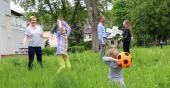 Familientag rund um „DEN ANDEREN PARK“ – Aktionen zum Tag der Städtebauförderung am 11. Mai (Foto: Stadt Heidelbrg) Spielende Kinder im Grünen (Foto: Stadt Heidelberg)