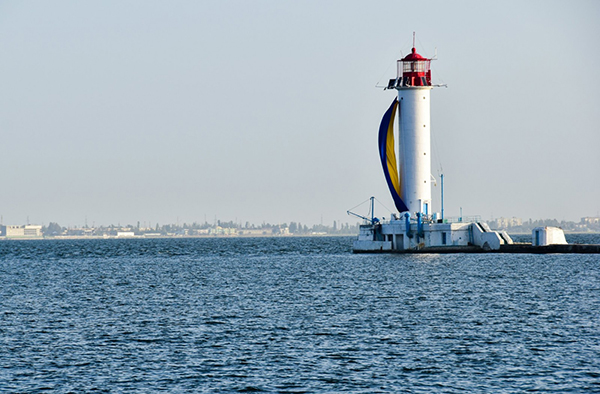 Blick auf den Leuchtturm und das Schwarze Meer.