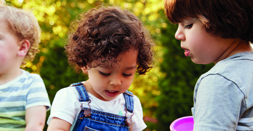 Einen Kita-Platz finden wird jetzt einfacher. (Foto: Stadt Heidelberg) Man sieht Kinder beim Spielen.