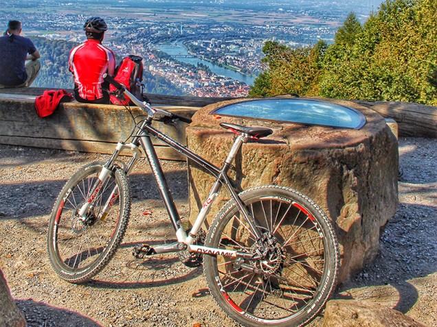 Mit dem Rad auf dem Heidelberger Königstuhl (Foto: Shi)