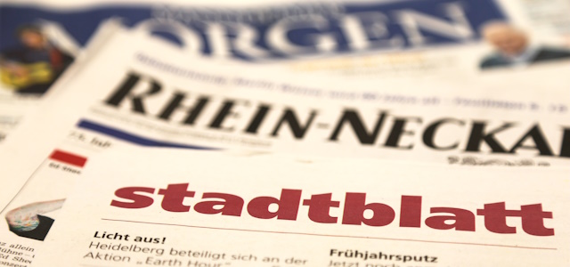 Eine Ausgabe des Heidelberger Stadtblatts und eine Ausgabe der Rhein-Neckar-Zeitung.