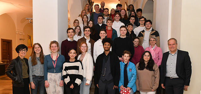 Gruppenbild des amtierenden Jugendgemeinderats mit Oberbürgemeister Prof. Dr. Würzner (Foto: Dorn) 
